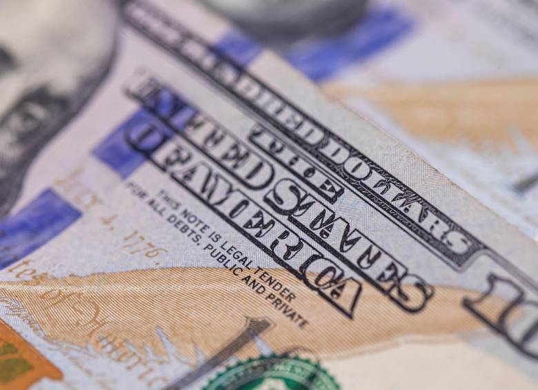 El dólar superó su máximo de $5.000 este martes. FOTO: Carlos Velásquez