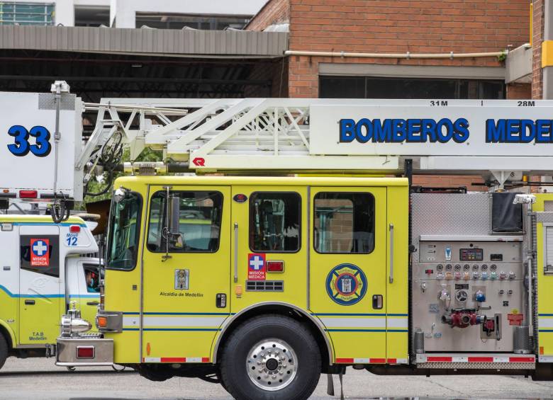 Esta es una de las máquinas de bomberos inutilizadas en Medellín, por fallas mecánicas. FOTO: EDWIN BUSTAMANTE.