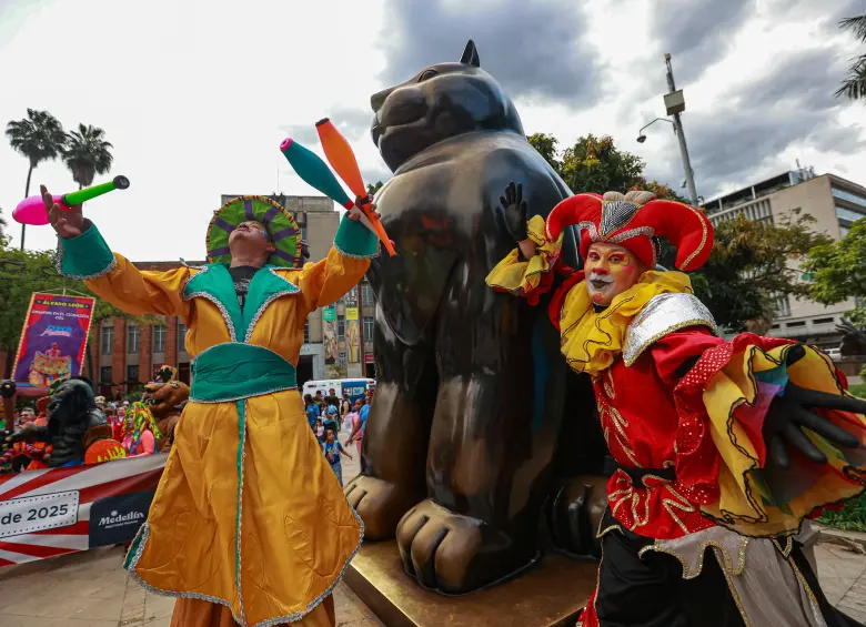 Por cuatro días, Medellín se llena de alegría con el Festival de Circos, un encuentro cultural que cada año rinde homenaje a la tradición de este arte milenario, manteniéndolo vivo en la ciudad. Foto: Manuel Saldarriaga Quintero.