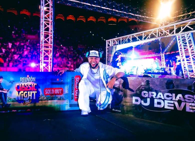 Dj Dever durante una presentación en 2025. FOTO: Tomada de Instagram @dj_dever / @elclassicnight