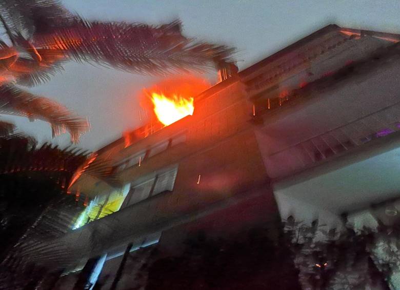 El incendio se presentó en un quinto piso de la unidad residencial FOTO: Cortesía