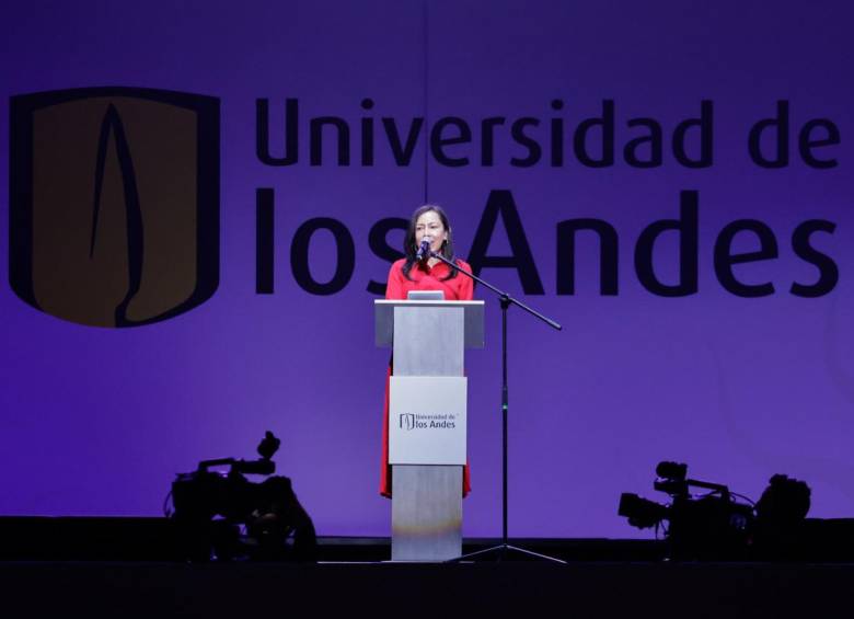 Raquel Bernal, rectora de Los Andes, había justificado el aumento de las matrículas de la Universidad por el alza de los precios que sufre el país. FOTO: CORTESÍA
