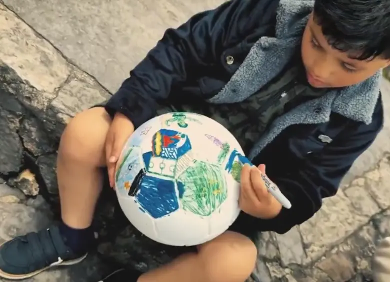 Una nueva campaña en el marco del mundial busca recaudar fondos para ayudar a las infancias. FOTO: SAVE THE CHILDREN.