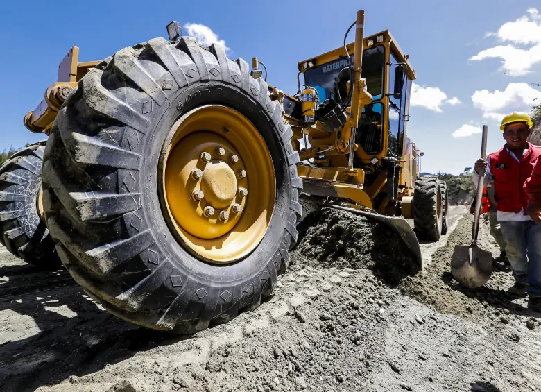 Antioquia también licitó un contrato para pavimentar 537 kilómetros de vías, por un valor de más de $585.376 millones. FOTO: Jaime Pérez Munévar