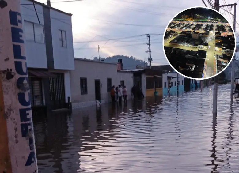 Los habitantes del municipio afrontan la situación intentando sacar el agua que han dejado las inundaciones tras las fuertes lluvias en la zona. Foto: Cortesía Alcaldía Facatativá/ Redes Sociales. 