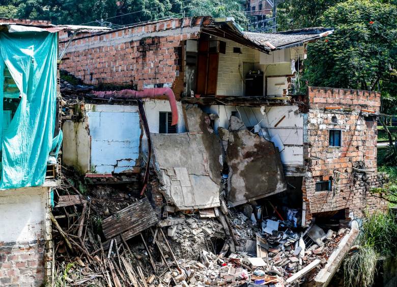 En noviembre del año pasado, el barrio Caicedo fue uno de los territorios de Medellín que sufrió los embates de las fuertes lluvias, uno de los síntomas más visibles del cambio climático en la ciudad. FOTO JULIO CÉSAR HERRERA