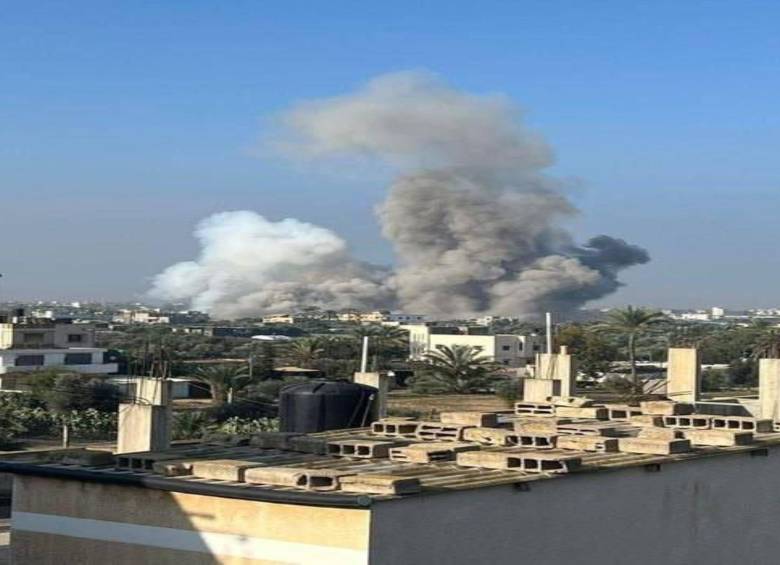 Imagen de referencia de un ataque a Al Qarara en la Franja de Gaza. FOTO: imagen tomada de redes.