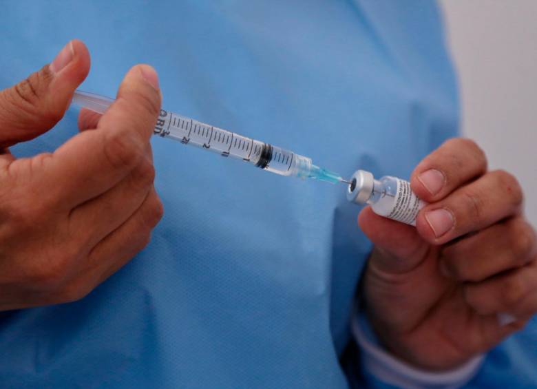 La Superintendencia de Salud continúa investigando otros 23 procesos por irregularidades en el Plan Nacional de Vacunación. FOTO COLPRENSA