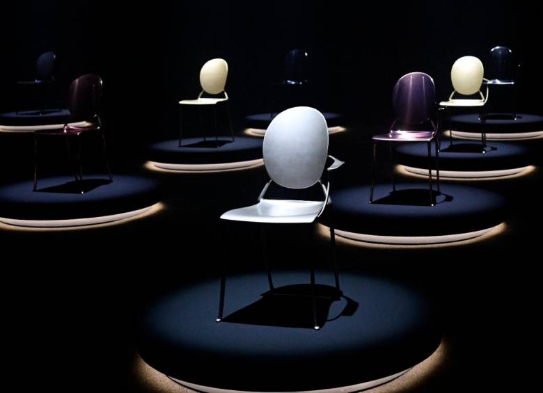 Esta es la nueva silla Miss Dior, su precio va, de acuerdo a sus tres modelos, entre 7 y 20 millones de pesos colombianos. FOTO: AFP