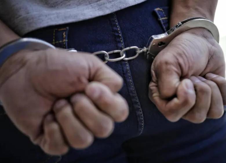 Un tribunal de San Petersburgo dictó prisión preventiva contra el colombiano Obando Ourbano, detenido en el aeropuerto de Pulkovo bajo la grave acusación de intentar enlistarse de forma ilegal en el Ejército de Ucrania. FOTO: Colprensa
