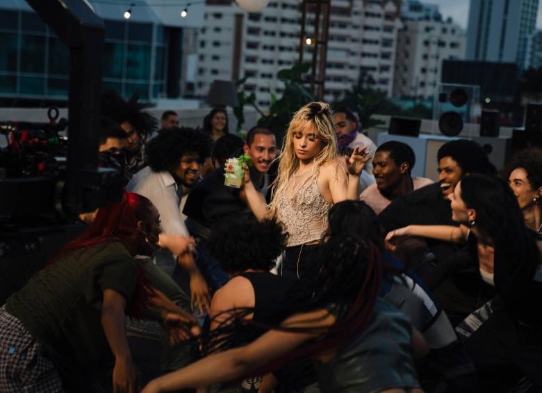 Camila Cabello prepara su nuevo álbum y fue nombrada embajadora de la marca de ron Bacardí. Foto Cortesía
