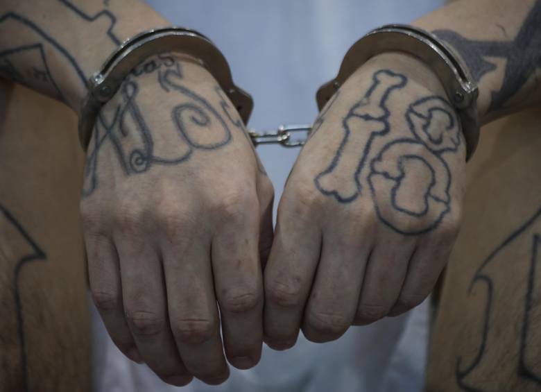 Por años, Barrio 18 y MS-13 fueron las pandillas más poderosas de El Salvador. FOTO: LEX PENA / Anadolu via AFP.