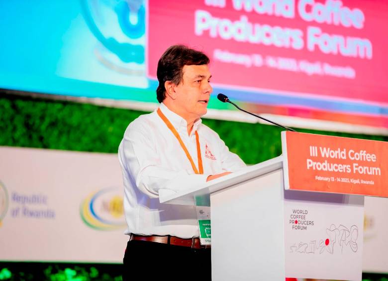 A Roberto Vélez, gerente de la Federación de Cafeteros, el Gobierno le pidió que renunciara en diciembre pasado. FOTO cortesía