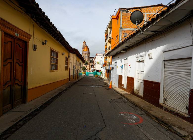 Tras el ataque ocurrido el pasado 8 de mayo, las calles de San Pedro de los Milagros lucían desiertas. La situación se replicó en otros municipios de la subregión norte de Antioquia. FOTO Manuel Saldarriaga.