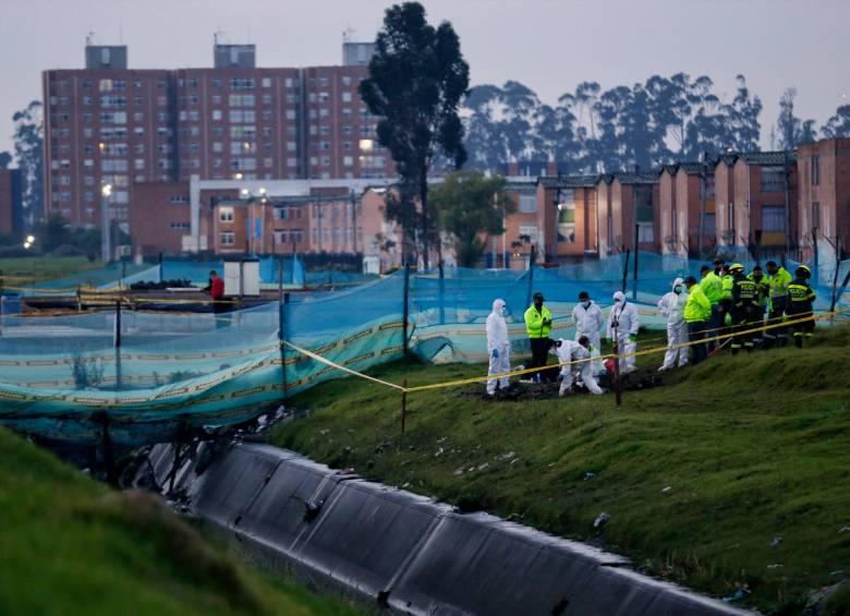 Los restos encontrados fueron trasladados a Medicina Legal para que la entidad haga las investigaciones pertinentes. FOTO COLPRENSA
