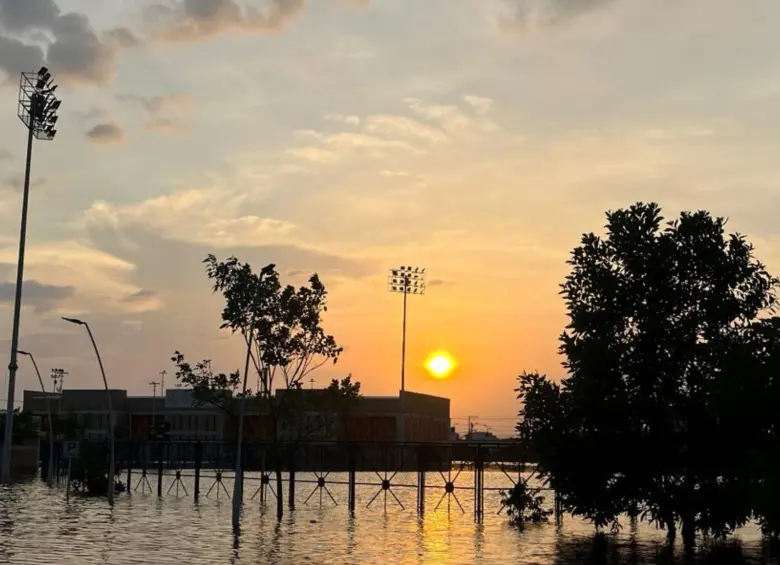 El agua cubre varias se las señales de tránsito en Vallejo. FOTO: Cortesía de la comunidad