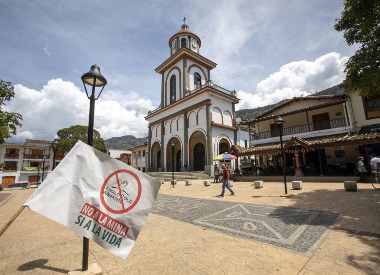 Imagen de referencia de la polémica en el Suroeste por la llegada del proyecto Quebradona de la minera AngloGold Ashanti a la región. Foto: EL COLOMBIANO