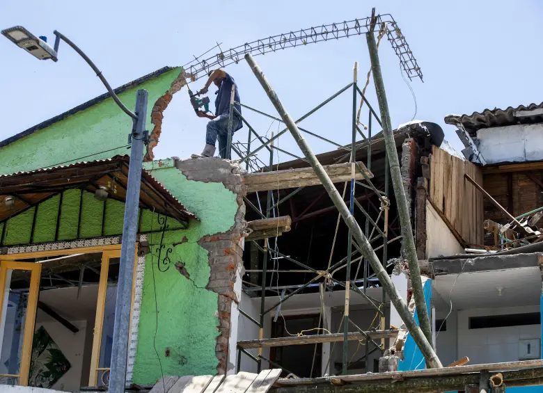 Las primeras estimaciones del terremoto apuntan a que los daños ascenderían los $30 billones. En la imagen, aspecto de una de las viviendas afectadas en el Eje Cafetero. FOTO: Julio César Herrera