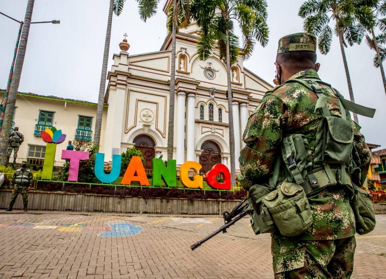 En Ituango operan cuatro grupos armados ilegales: disidencias de las Farc, ELN, Autodefensas Gaitanistas y Clan del Golfo. La Fuerza Pública no logra contener el accionar de estos grupos. FOTO Juan Antonio Sánchez