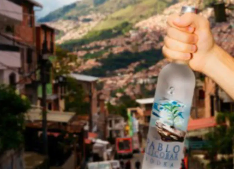 En el video muestran imágenes de la botella del vodka con modelos y paisajes de los barrios de Medellín. FOTO: Captura de video