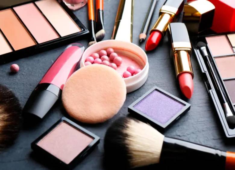 Permitirán el uso de calcomanías para adaptar información en productos que no cumplan con las exigencias andinas. FOTO: Sstock