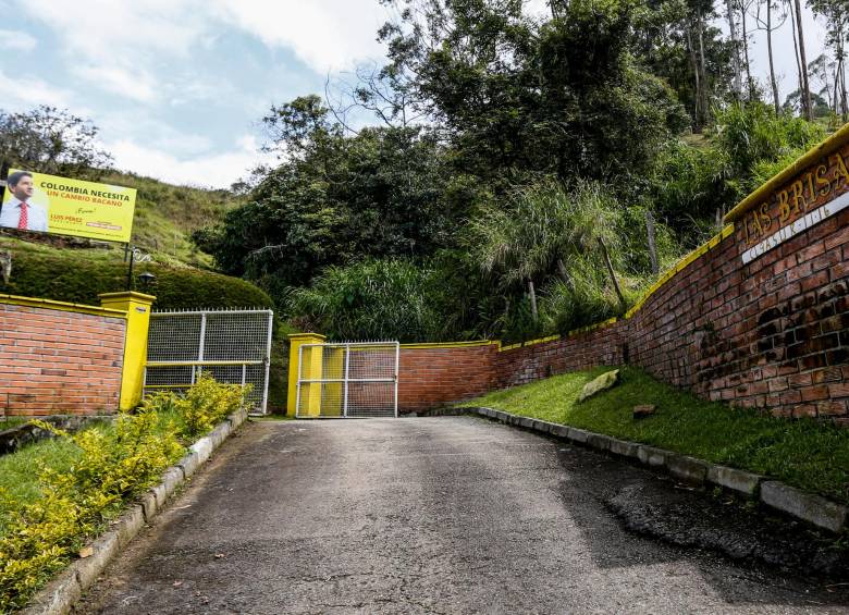 Luis Pérez y su hermanos fueron copropietarios de Aguas Vivas y luego cambiaron su participación por lo que les faltaba de Las Brisas, donde ahora él tiene su sede de campaña. FOTO julio herrera