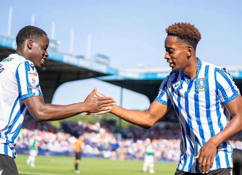 Sheffield Wednesday, equipo de la segunda división inglesa, expulsará de su estadio a quienes estén usando camisetas falsas. Foto: Getty Images. 