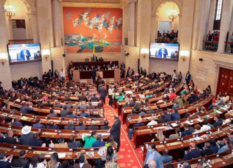 Los 63 senadores que votaron a favor hacen parte del Pacto Histórico, Centro Democrático, Liberal, Conservador, Cambio Radical, entre otros. FOTO: Colprensa