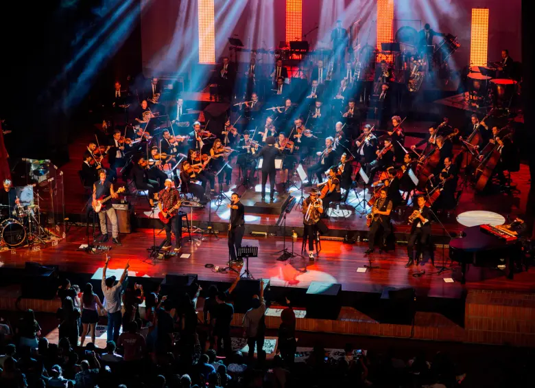 Así se vio Filarmed con la banda No te va gustar en Medellín en su concierto sinfónico en febrero de este año en el Teatro Metropolitano. FOTO Cortesía