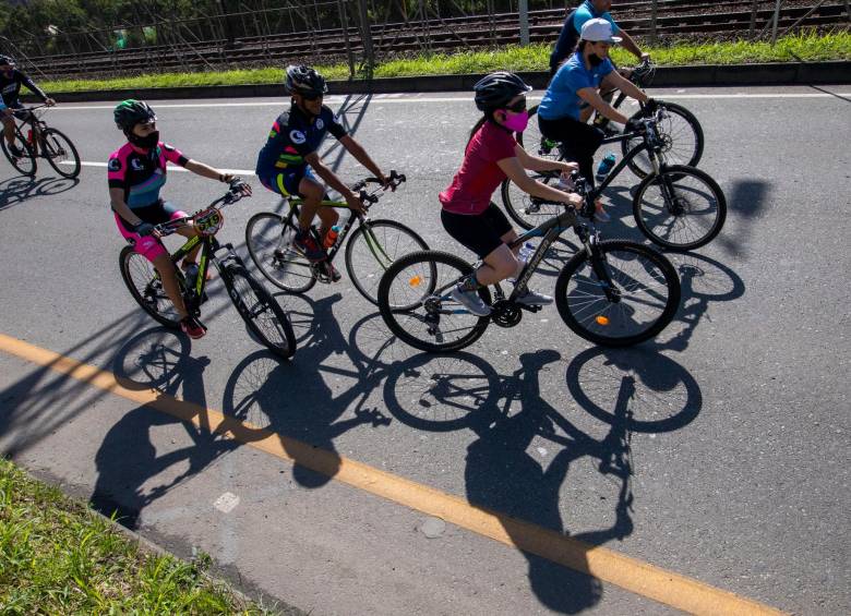 En el área metropolitana hay construidos 132 kilómetros de ciclorrutas. Para 2030 está contemplado, en el Plan Maestro de la Bicicleta para el Valle de Aburrá, que hayan 500 km. FOTO Edwin Bustamante