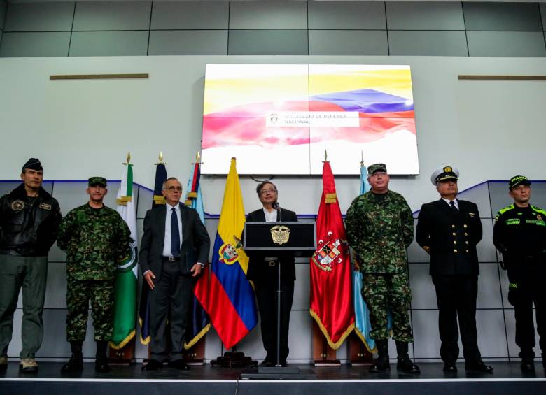El presidente Gustavo Petro ha puesto como bandera política la transformación de la Policía y el Ejército Nacional. FOTO cortesía presidencia