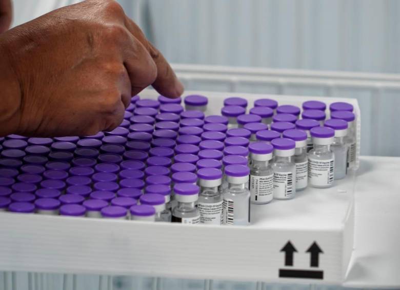 La inmunización masiva contra el covid-19 inició en Colombia el 17 de febrero de 2021 y desde entonces se han aplicado 90.506.612 dosis y se han completado 37 millones de esquemas de vacunación. FOTO Colprensa