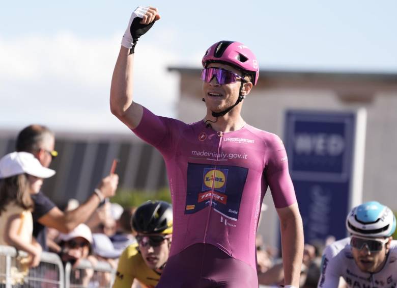 El italiano Jonathan Milán, del equipo Lidl-Trek, conquistó su tercera victoria en este Giro de Italia. FOTO: CUENTA DE X @giroditalia