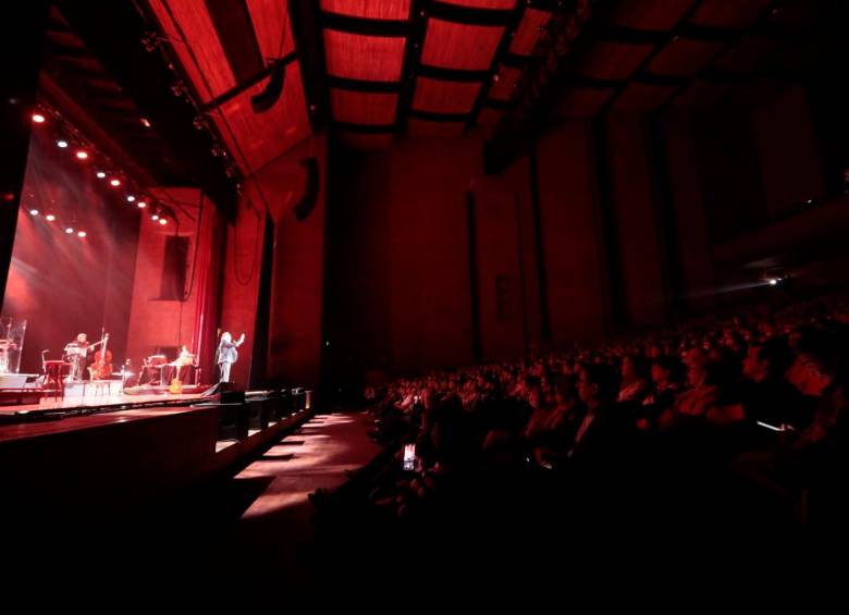 El Teatro Metropolitano agotó sus entradas y la despedida de Serrat se dio con el auditorio lleno. Foto Carlos Velásquez. 