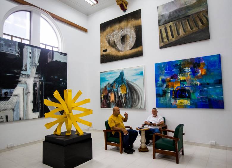 Esta es la galería 421 donde están las obras de Fernández y Negret. FOTO Julio César Herrera