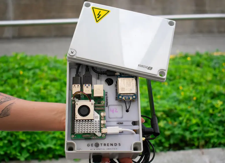 Así luce, en su interior, uno de los 15 sensores instalados para la medición de ruido en el Valle de Aburrá. FOTO Cortesía Área Metropolitana. 