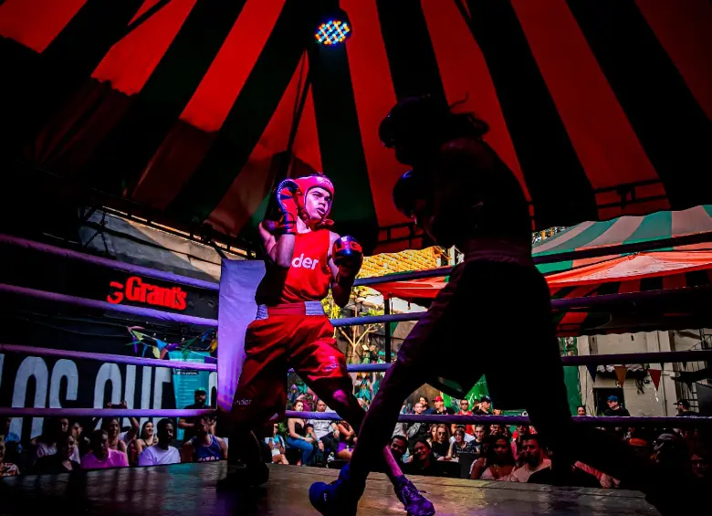 La última velada de boxeo organizada por MMA Colombia tuvo lugar en Tacos el Tigre, el pasado sábado 17 de marzo, con 11 peleas programadas, 10 masculinas y una femenina. Fotos Carlos Velásquez. 