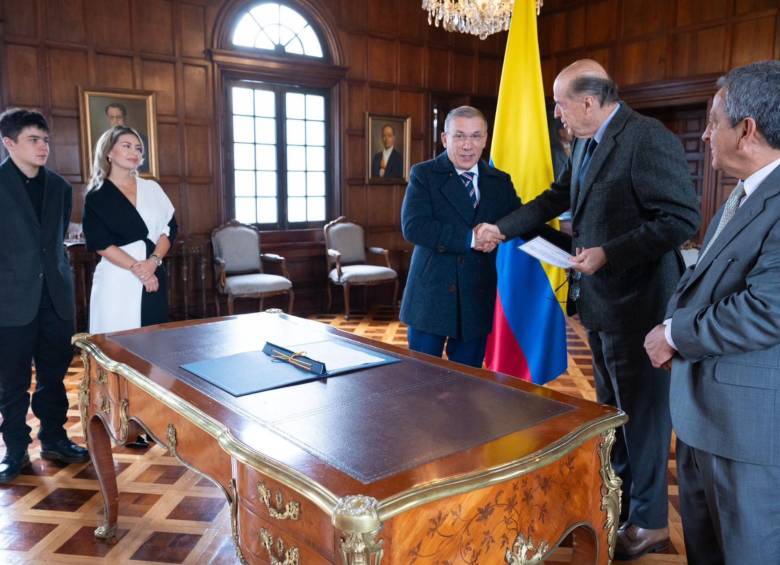 Roy Barreras tras finalizar la ceremonia de protocolo de nombramiento. FOTO: COLPRENSA