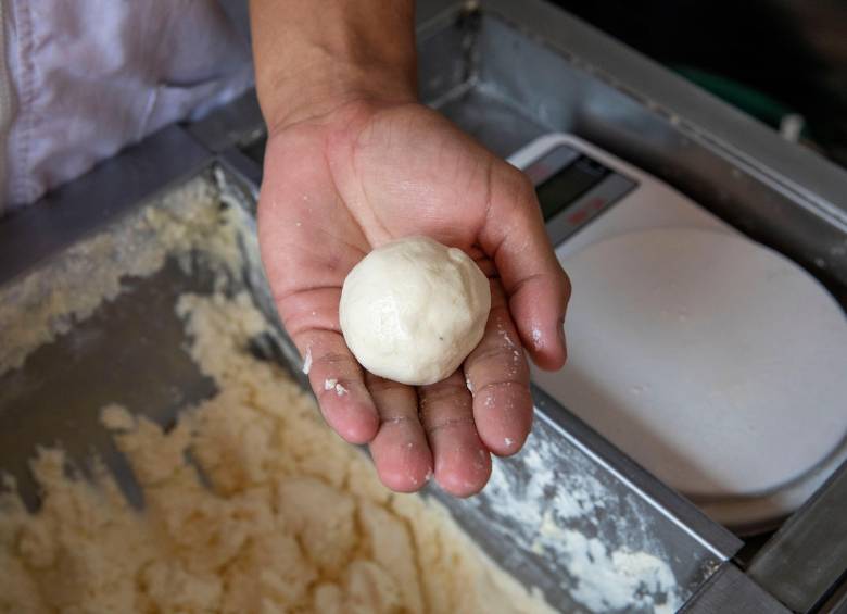 El buñuelo, un alimento cuyos ingredientes principales son el queso campesino –o costeño– y la harina de maíz, son un infaltable en las mesas colombianas en diciembre. FOTO: Archivo EL COLOMBIANO