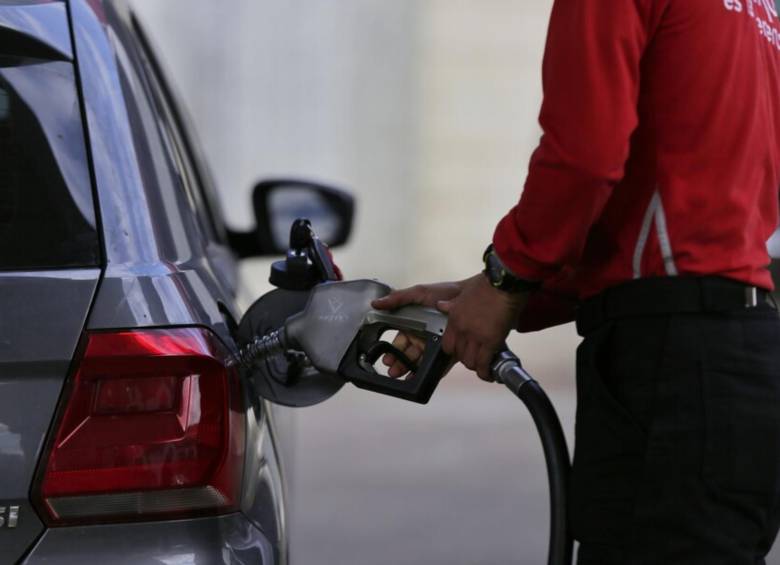 El nuevo precio para este sábado será de $600 por galón en cada el país, quedando un valor promedio de combustible corriente de $14.564. FOTO: COLPRENSA