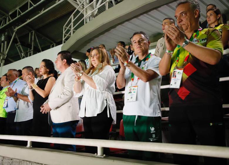 El gobernador estuvo en el evento inaugural de los Juegos Nacionales, a unos cuantos metros de la ministra. FOTO: REDES SOCIALES.