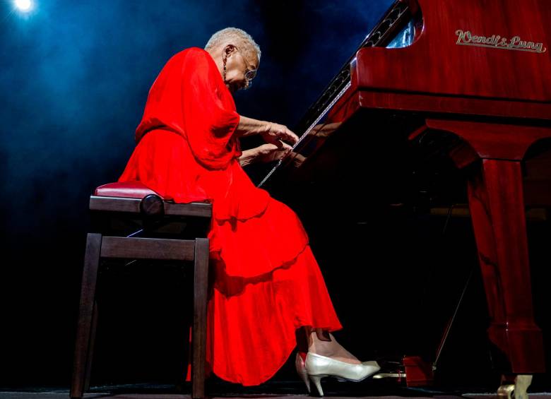 Teresita Gómez tocó el piano en un concierto en el Claustro Comfama. Foto: Cortesía.