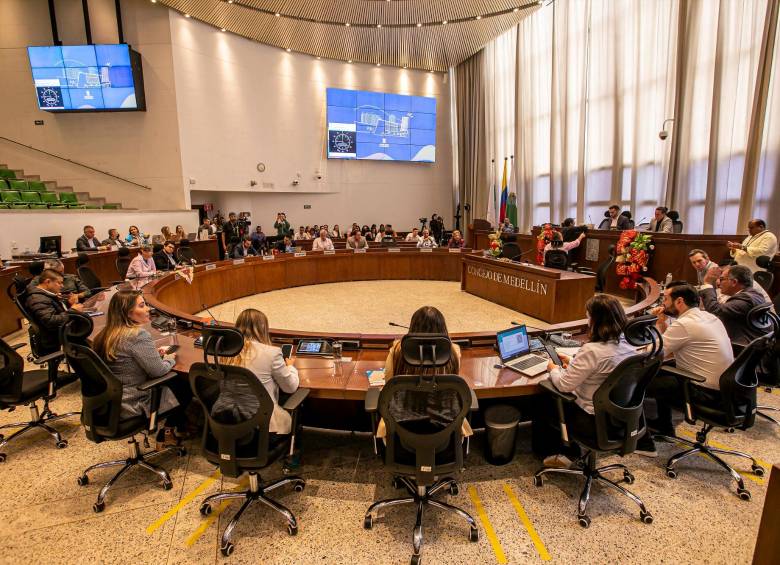 La sesión del Concejo, que estuvo muy caliente, terminó pasadas las 2:00 de la tarde. Foto: Carlos Velásquez