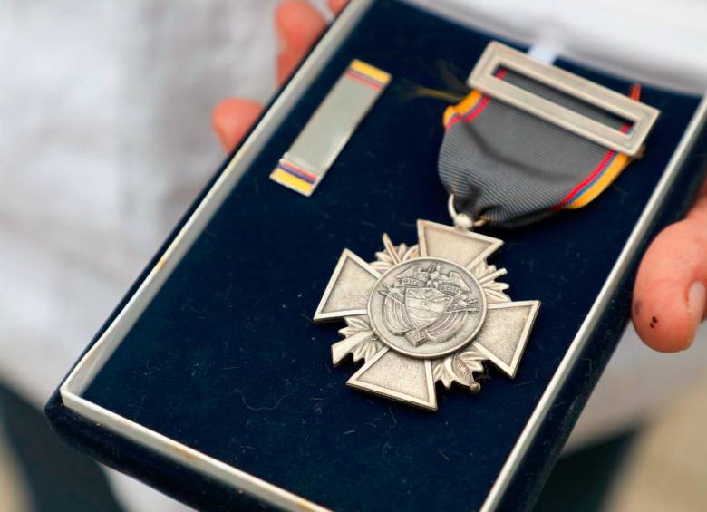 “Estas son medallas de infamia, manchadas de sangre”: militares devolvieron reconocimientos del Ejército ante víctimas de falsos positivos