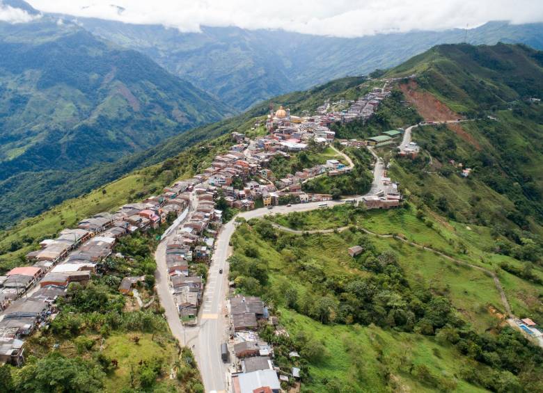 En la foto, Valdivia, un municipio del Norte de Antioquia que también fue priorizado por la Gobernación. FOTO Esteban Vanegas