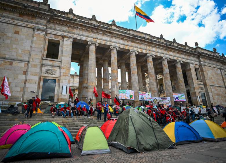 Asoinca comenzó sus manifestaciones el 16 de enero en Cauca, donde bloquearon la Vía Panamericana y la catedral de Popayán. Ahora están en el Congreso respaldando la reforma a la salud. FOTO AFP