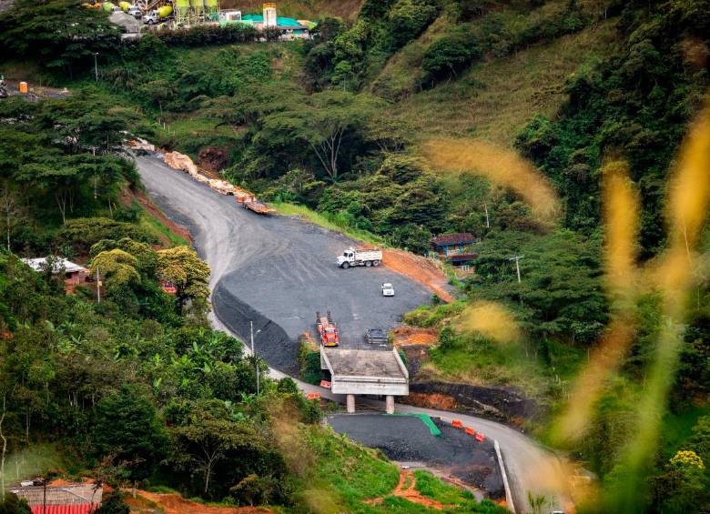 Esta segunda fase corresponde a 19,4 kilómetros entre Santa Fe de Antioquia y el acceso al túnel del Toyo en jurisdicción de Giraldo. FOTO camilo suárez