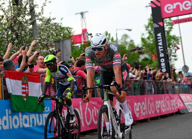 Matheu Van Der Poo es el primer líder de la general del Giro de Italia. FOTO @GIRODIITALIA 