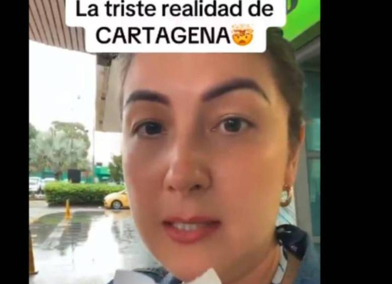 Momento en que la mujer denunció por primera vez al llegar a Cartagena. FOTO: CAPTURA REDES SOCIALES