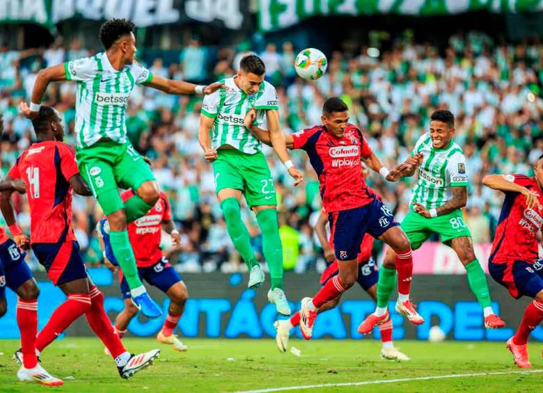 El clásico paisa prometía emociones desde el primer minuto y no defraudó. Apenas rodó el balón en el Atanasio Girardot. Foto: Camilo Suárez Echeverry